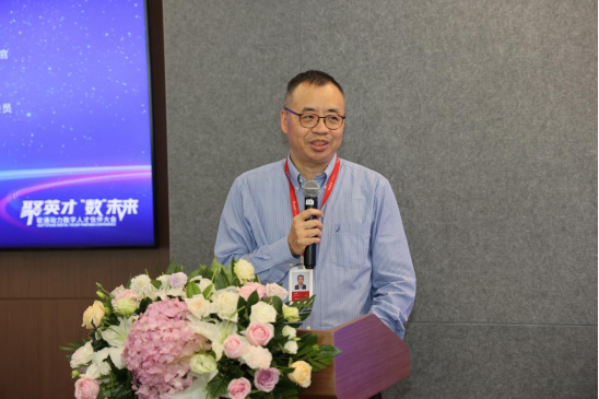 軟通動(dòng)力董事兼首席人力資源官、軟通教育董事長(zhǎng)、教育部就業(yè)指導(dǎo)委員會(huì)委員黃穎